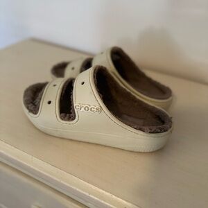 Crocs Unisex Classic Cozzzy Lined Sandal - Bone / Mushroom